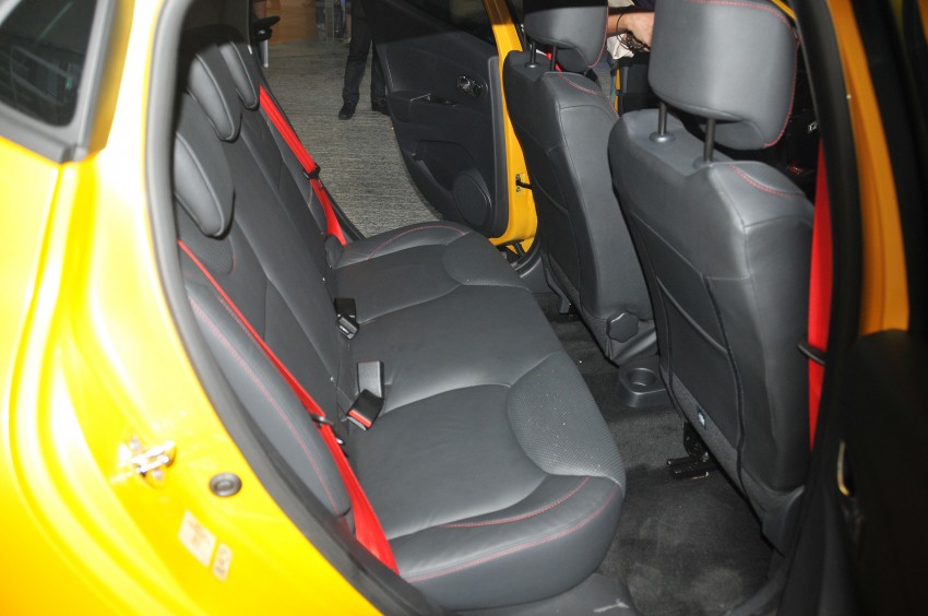 Renault Clio RS 200 EDC makes its Asian debut in KL, presented by the Williams Formula One racing drivers 162865