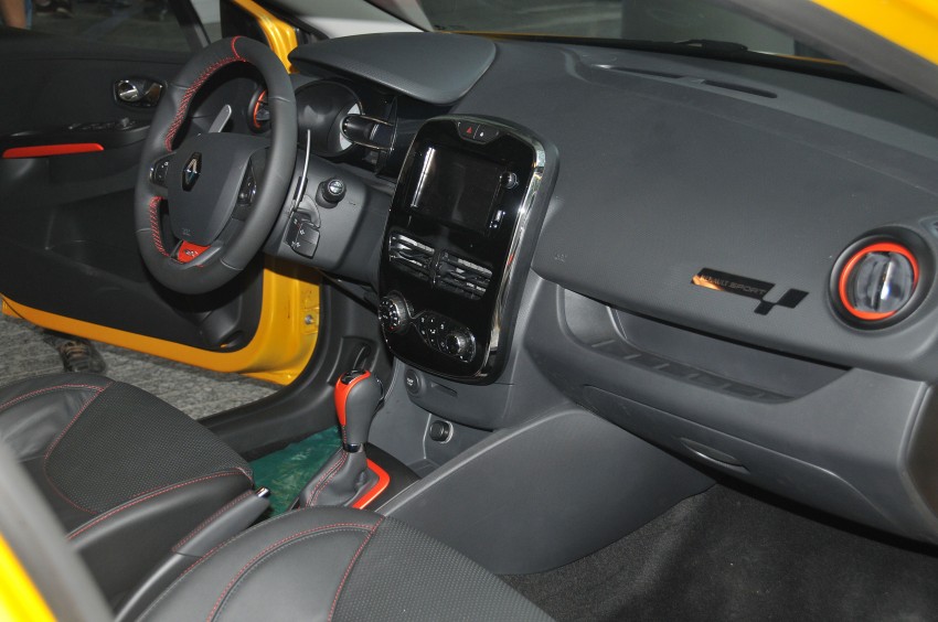 Renault Clio RS 200 EDC makes its Asian debut in KL, presented by the Williams Formula One racing drivers 162866