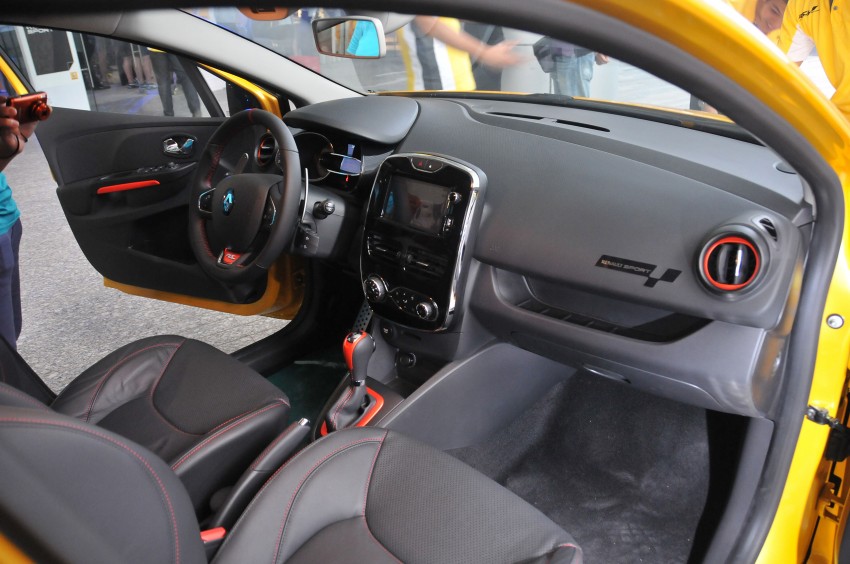 Renault Clio RS 200 EDC makes its Asian debut in KL, presented by the Williams Formula One racing drivers 162868