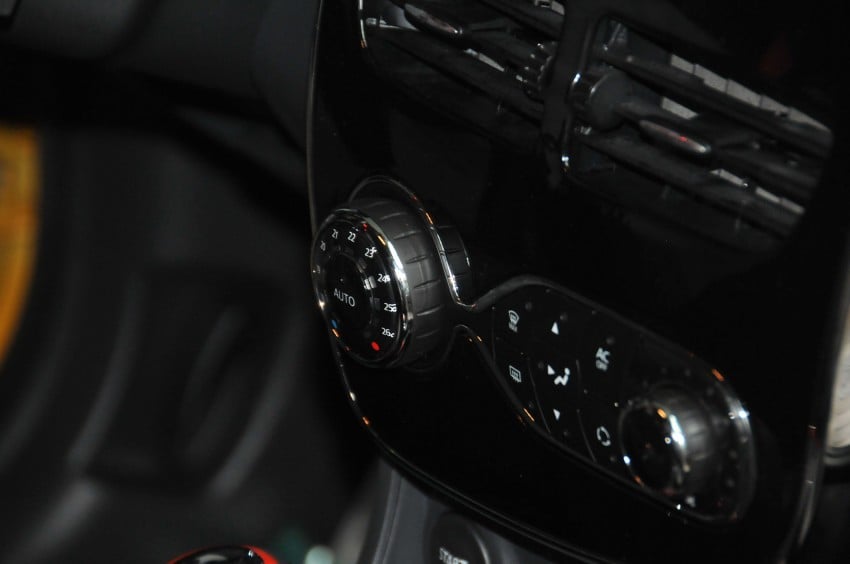 Renault Clio RS 200 EDC makes its Asian debut in KL, presented by the Williams Formula One racing drivers 162870