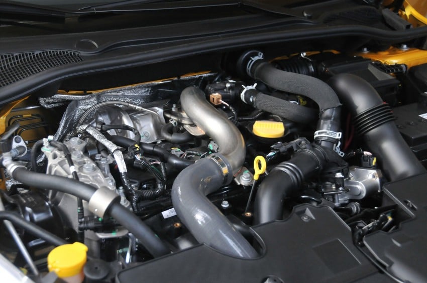 Renault Clio RS 200 EDC makes its Asian debut in KL, presented by the Williams Formula One racing drivers 162872