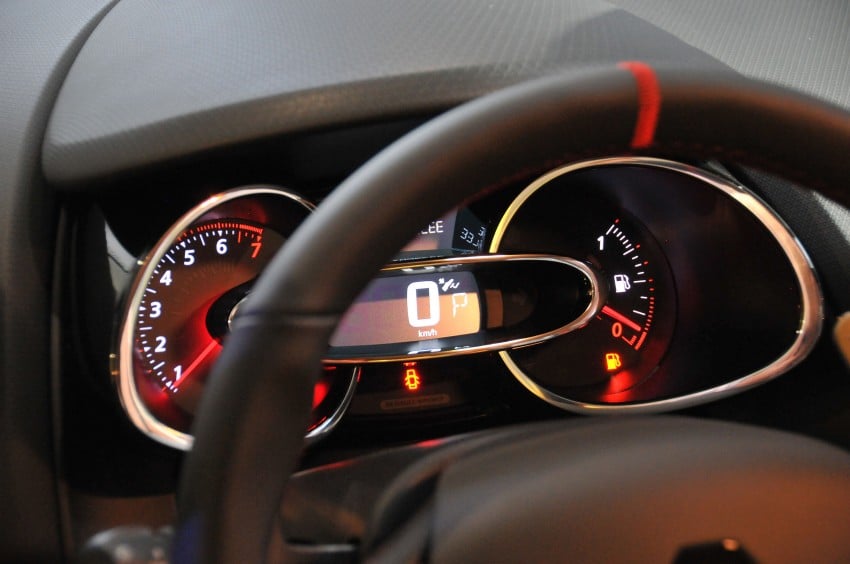 Renault Clio RS 200 EDC makes its Asian debut in KL, presented by the Williams Formula One racing drivers 162882