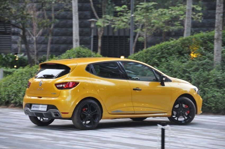 Renault Clio RS 200 EDC makes its Asian debut in KL, presented by the Williams Formula One racing drivers 162884