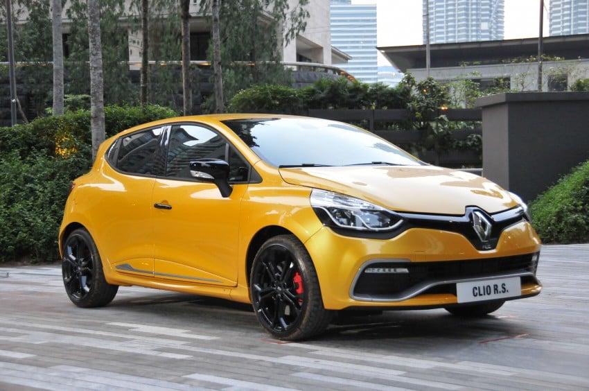 Renault Clio RS 200 EDC makes its Asian debut in KL, presented by the Williams Formula One racing drivers 162885