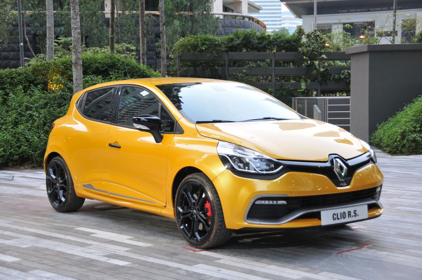 Renault Clio RS 200 EDC makes its Asian debut in KL, presented by the Williams Formula One racing drivers 162886