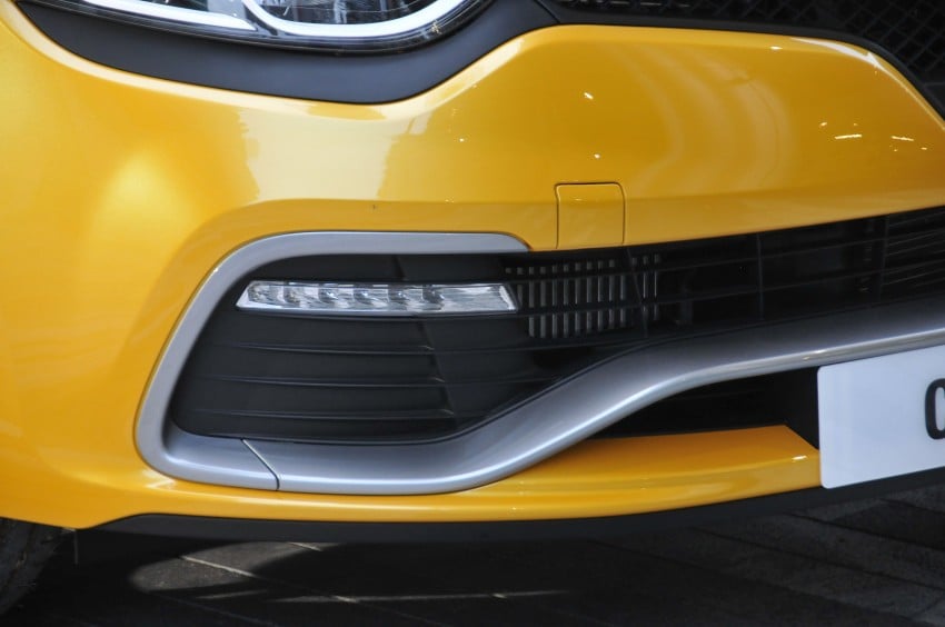 Renault Clio RS 200 EDC makes its Asian debut in KL, presented by the Williams Formula One racing drivers 162887