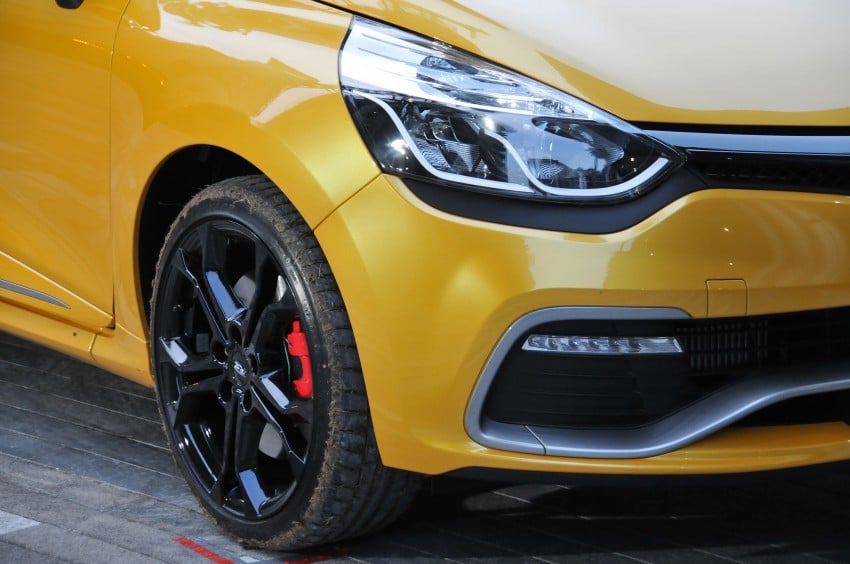 Renault Clio RS 200 EDC makes its Asian debut in KL, presented by the Williams Formula One racing drivers 162888