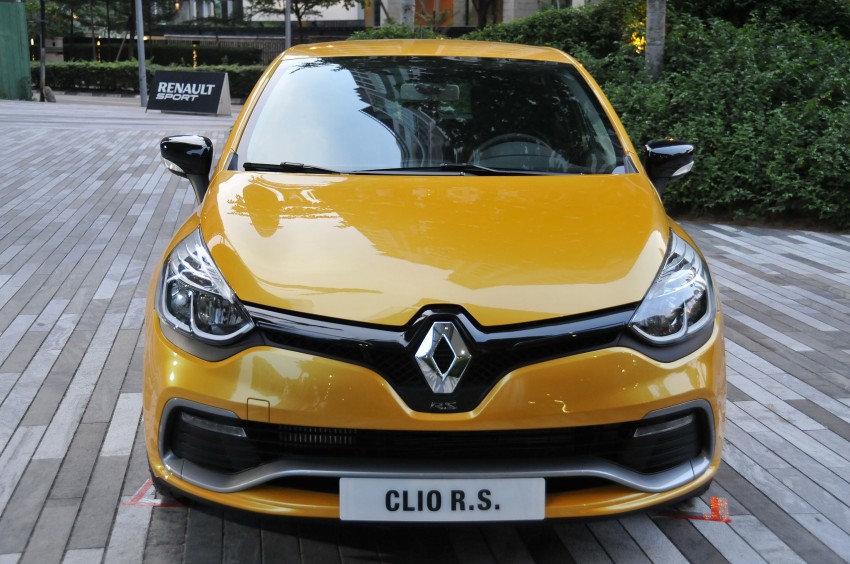 Renault Clio RS 200 EDC makes its Asian debut in KL, presented by the Williams Formula One racing drivers 162889