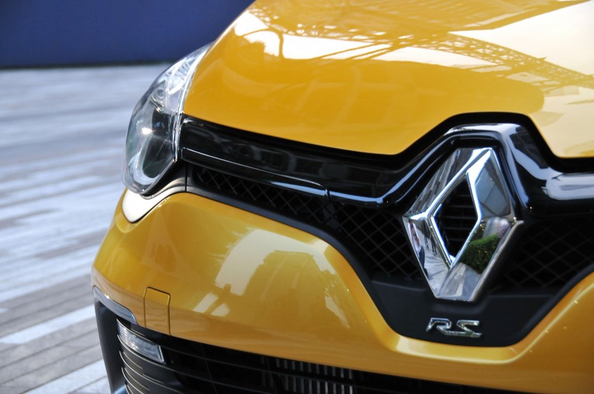 Renault Clio RS 200 EDC makes its Asian debut in KL, presented by the Williams Formula One racing drivers 162891