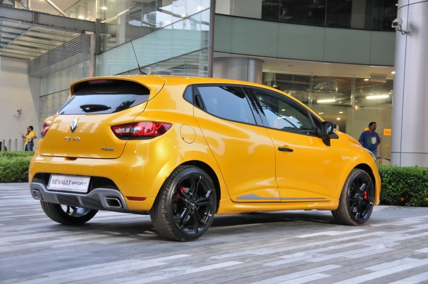 Renault Clio RS 200 EDC makes its Asian debut in KL, presented by the Williams Formula One racing drivers 162893