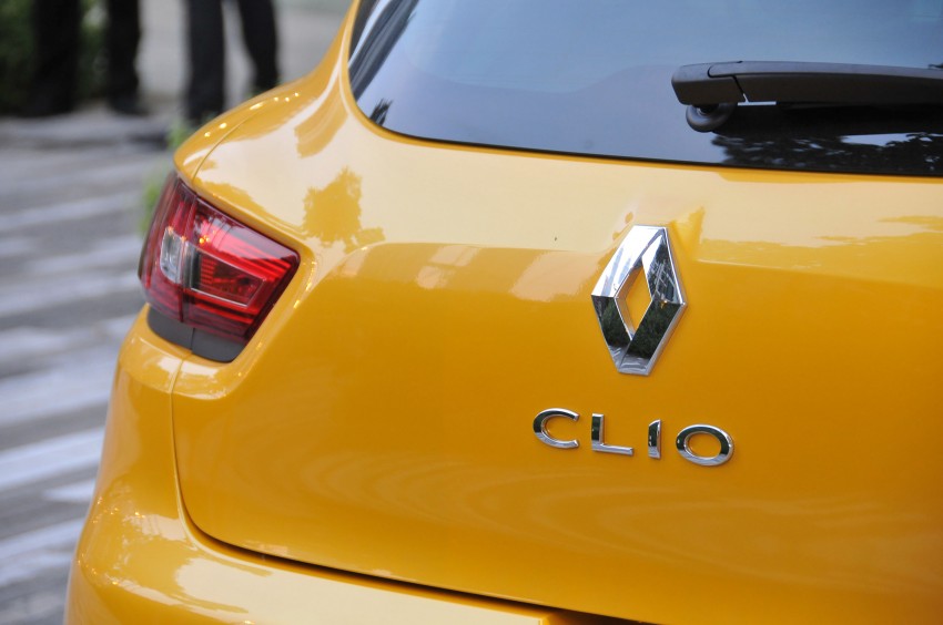 Renault Clio RS 200 EDC makes its Asian debut in KL, presented by the Williams Formula One racing drivers 162895