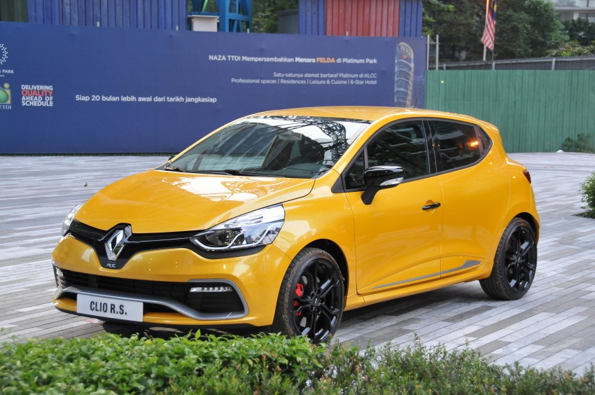 Renault Clio RS 200 EDC makes its Asian debut in KL, presented by the Williams Formula One racing drivers 162897