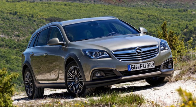 Insignia Country Tourer-01