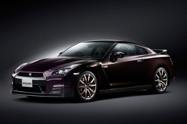 Nissan_GT-R_Midnight_Opal_01