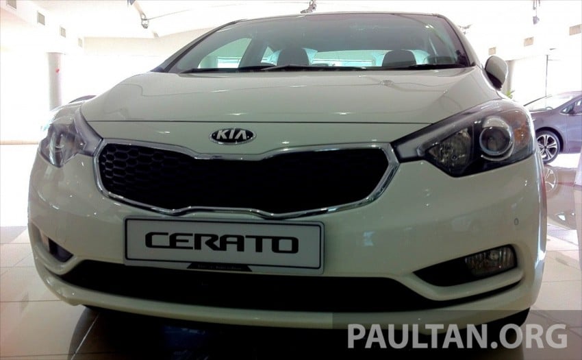 GALLERY: Kia Cerato at the showroom with brochure 184337