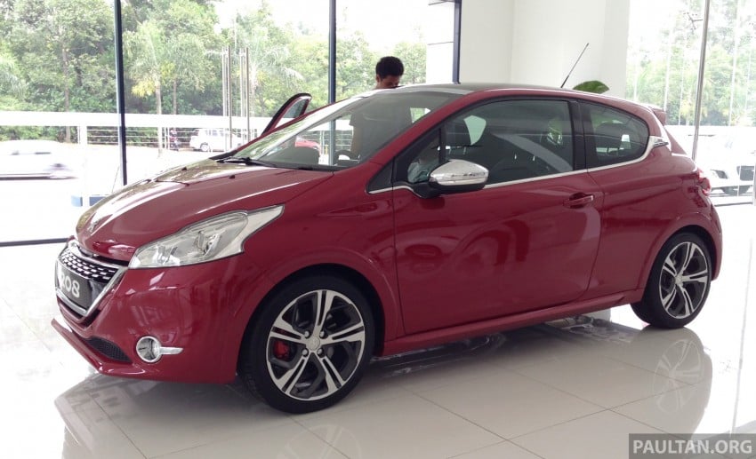 Peugeot 208 GTi on display in Blue Box Glenmarie 201403