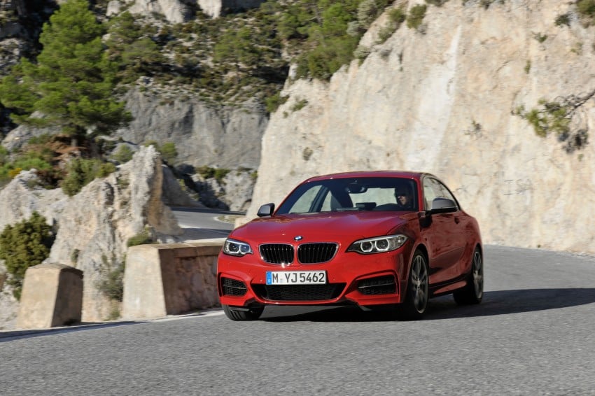New BMW 2 Series Coupe and M235i unveiled in full 206473