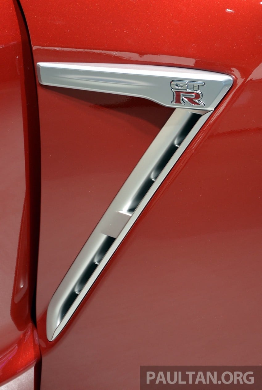 2014 Nissan GT-R facelift unveiled in Tokyo with updated suspension and looks 212425