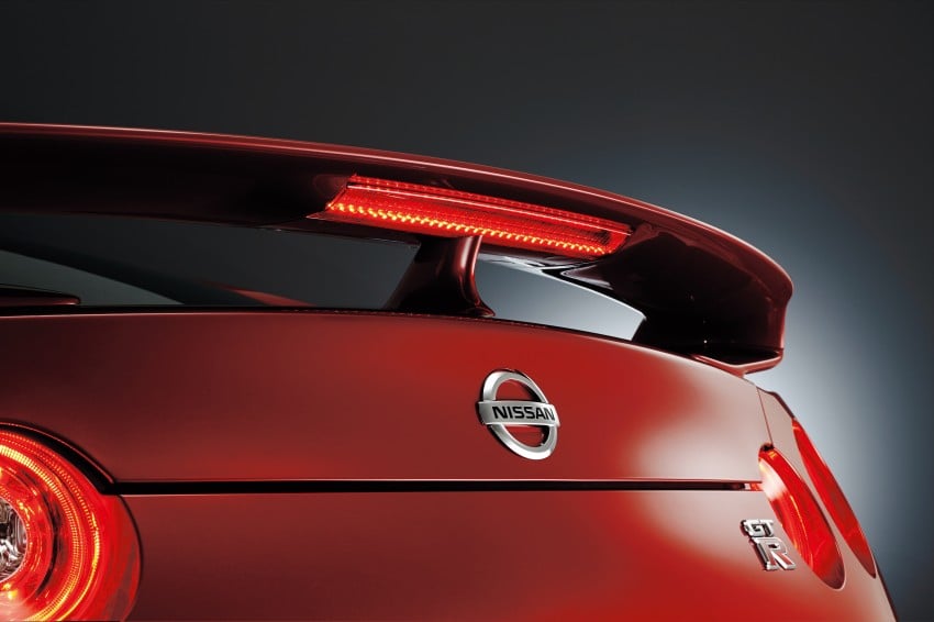 2014 Nissan GT-R facelift unveiled in Tokyo with updated suspension and looks 212311