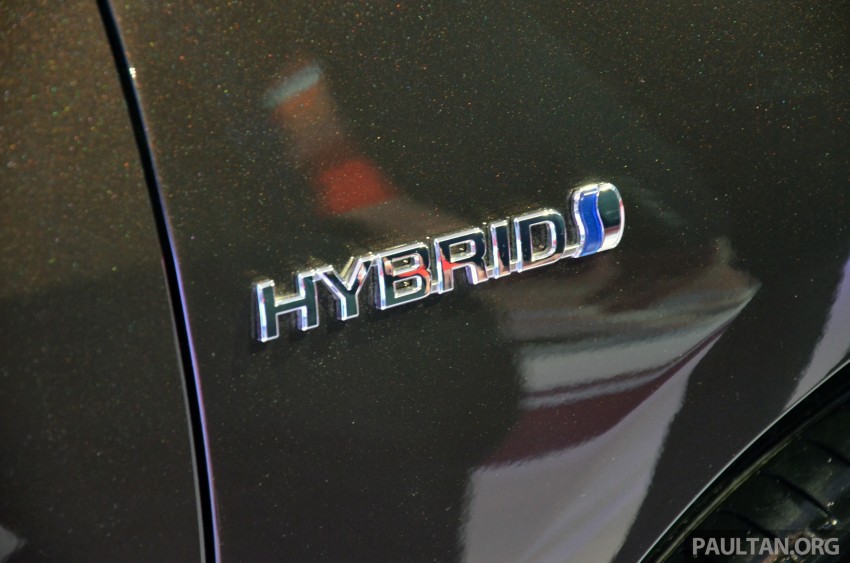 Toyota Camry Hybrid previewed at KLIMS13 209632