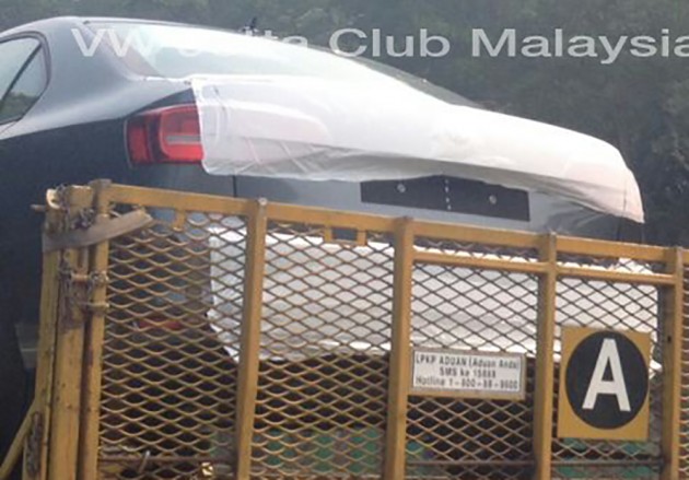 Volkswagen-Jetta-Facelift-Spyshot-0003