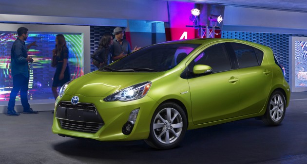 2015_Toyota_Prius_c_01