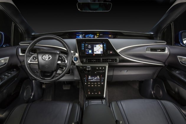 2016_Toyota_Fuel_Cell_Vehicle_006