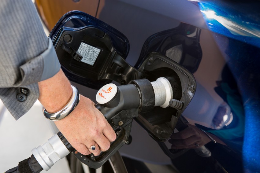 Toyota Mirai fuel cell vehicle officially revealed; touts a range of 483 km, available in second quarter of 2015 288818