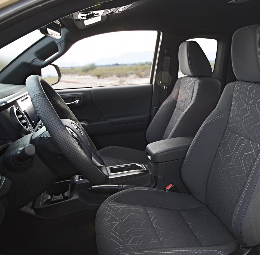 2016 Toyota Tacoma breaks cover at Detroit auto show 303077