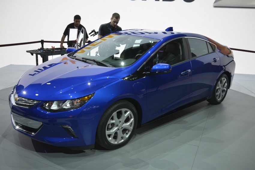 2016 Chevrolet Volt makes debut – 80 km EV range 302886