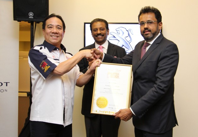 peugeot-lounge-malaysia-book-of-records
