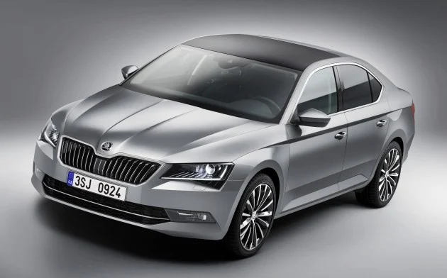 2015_Skoda_Superb_01