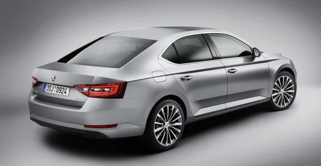 2015_Skoda_Superb_02