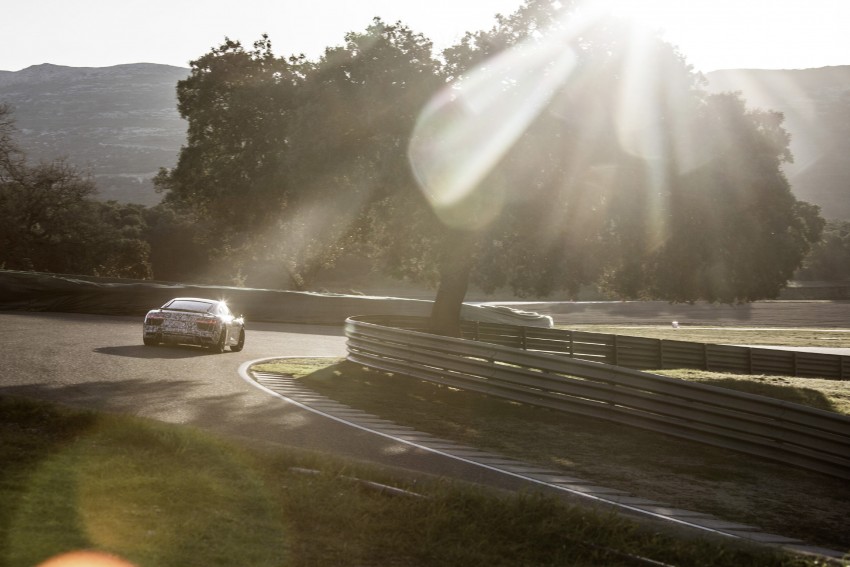 VIDEO: Audi R8 V10 Prototype driven around Ascari 312936