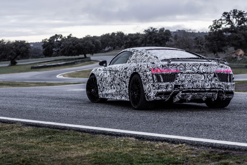 VIDEO: Audi R8 V10 Prototype driven around Ascari 312920
