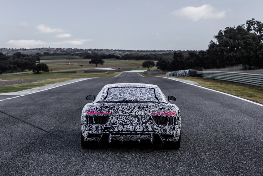 VIDEO: Audi R8 V10 Prototype driven around Ascari 312914