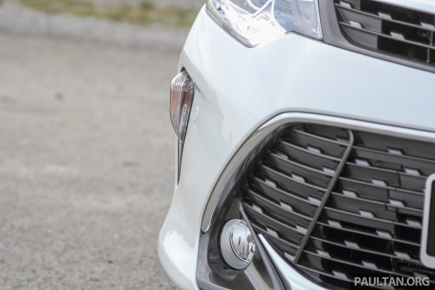 VIDEO: 2015 Toyota Camry Hybrid walk-around tour 333045