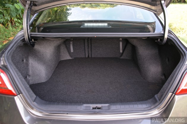 Nissan Teana 2.0XL 51