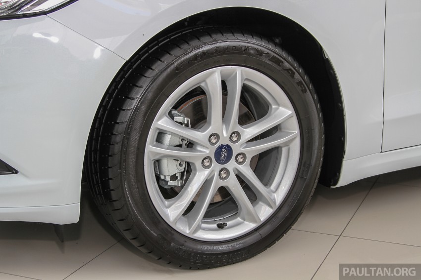 GALLERY: 2015 Ford Mondeo in the showroom 337369