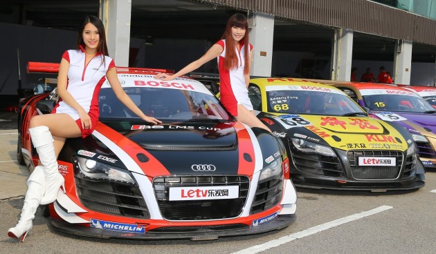 audi_r8_lms_cup_grid_girls1
