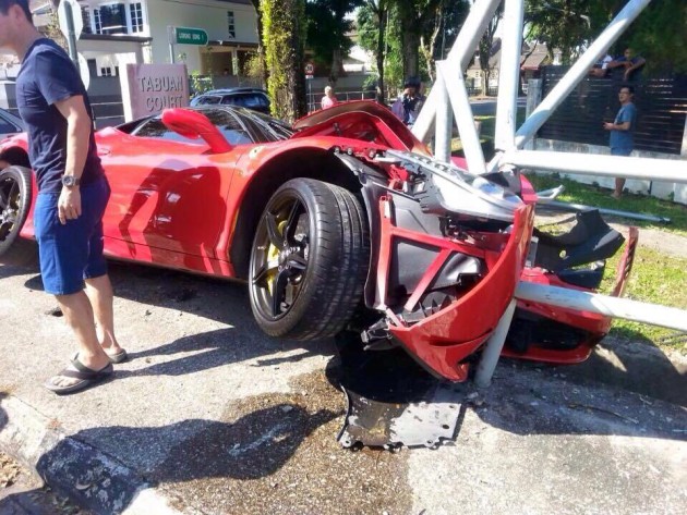 ferrari-458-speciale-accident-kuching-3