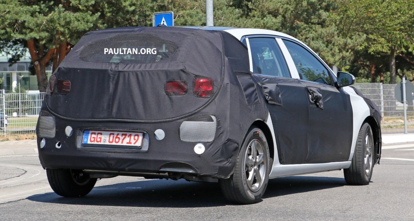 SPIED: Hyundai i30 / Elantra GT with heavy camo 370476