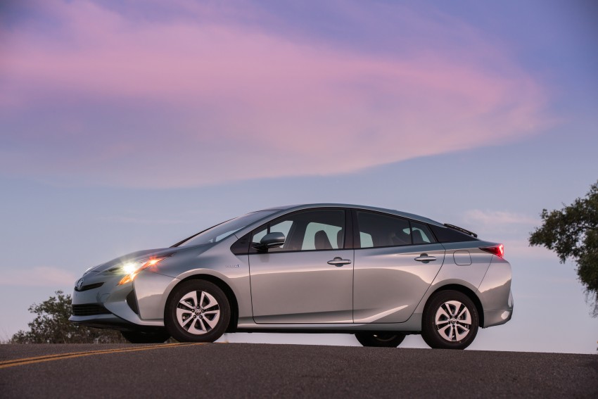 MEGA GALLERY: 2016 Toyota Prius debuts in the US 410179