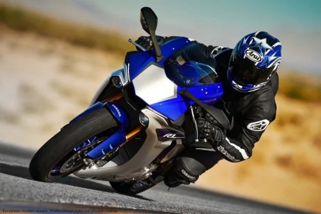 2015-Yamaha-YZF-R1-30