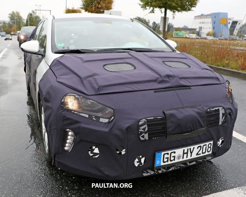 Hyundai Ioniq hybrid, plug-in hybrid and full EV teased – spyshots of Prius-fighter reveal interior in full 417032