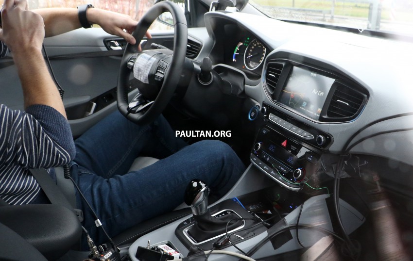Hyundai Ioniq hybrid, plug-in hybrid and full EV teased – spyshots of Prius-fighter reveal interior in full 417047