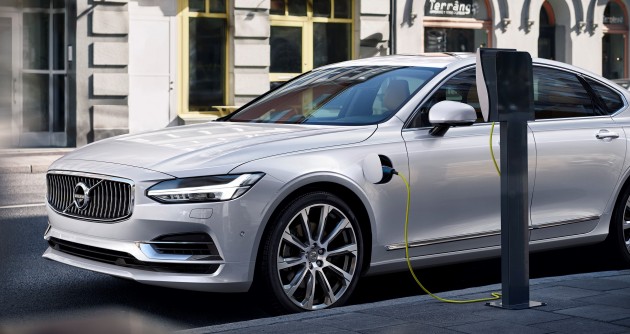 Twin Engine T8 Volvo S90 Inscription White