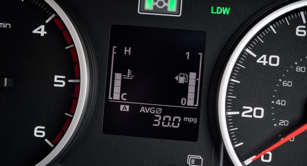 Mitsubishi L200 instrument panel-01