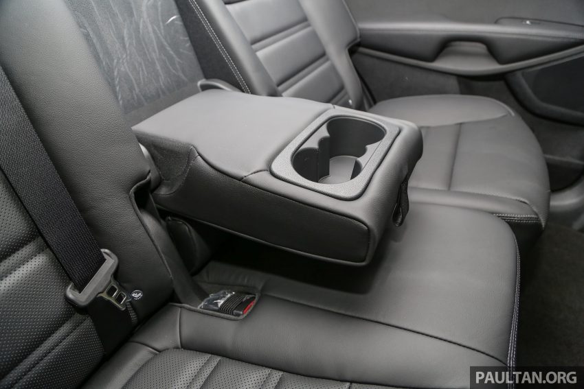 2016 Kia Sorento on display at dealers before launch 498055