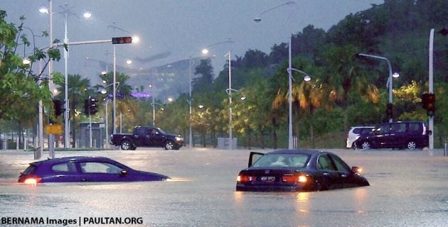 Flash floods hit Shah Alam – car owners without special perils insurance coverage face hefty bills
